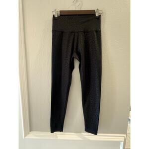 Buff Bunny Collection Legacy Women's Embossed Black Leopard Print Sz M Leggings